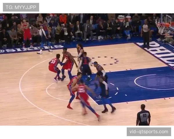 “战术复盘：解析勇士第三节“一波流”背后的“动态交叉-手递手-漂移三分”复合战术链”